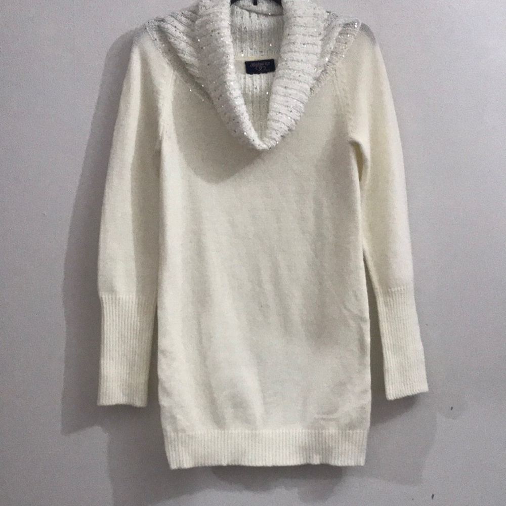 White/cream sweater